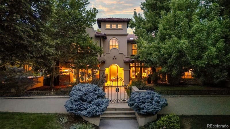 Hilltop Manor